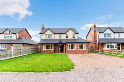 4 bedroom detached house for sale, Ashfurlong Drive, Pinvin, Pershore