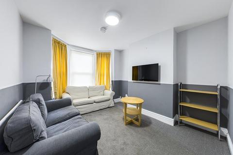 4 bedroom private hall to rent - Sandhurst Road, Southampton