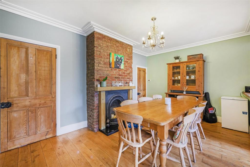 Endsleigh Road, Redhill RH1 4 bed house for sale £525,000