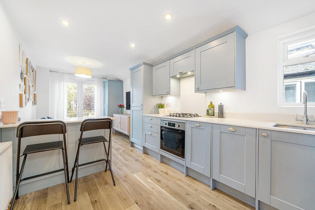 Barnwell Road, SW2 2 bed flat for sale £565,000