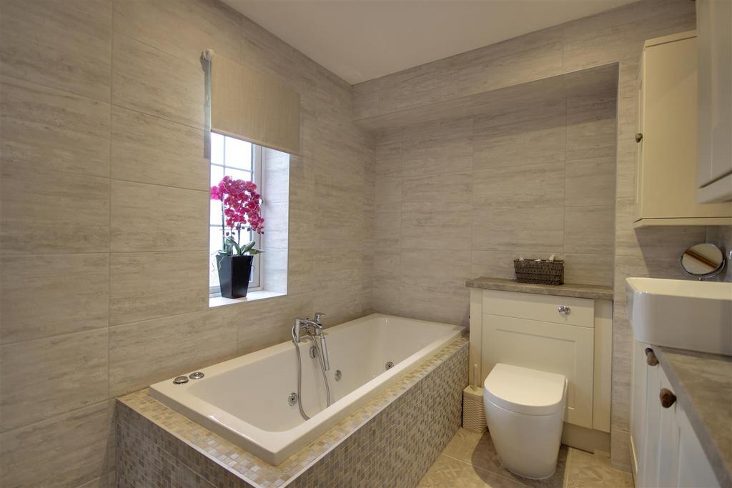 Luxurious Bathroom