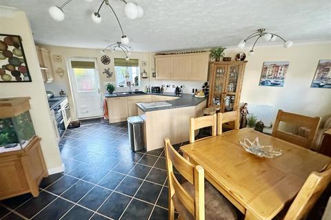 3 bedroom end of terrace house for sale, Chaucer Close, Stratford-upon-Avon