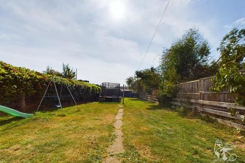 3 bedroom semi-detached house for sale - Easington Way, South Ockendon.