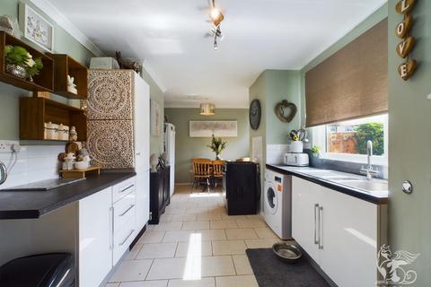 3 bedroom semi-detached house for sale - Easington Way, South Ockendon.