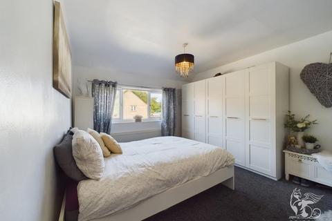 3 bedroom semi-detached house for sale - Easington Way, South Ockendon.