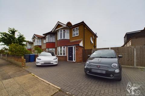 3 bedroom semi-detached house for sale - Toplands Avenue, Aveley