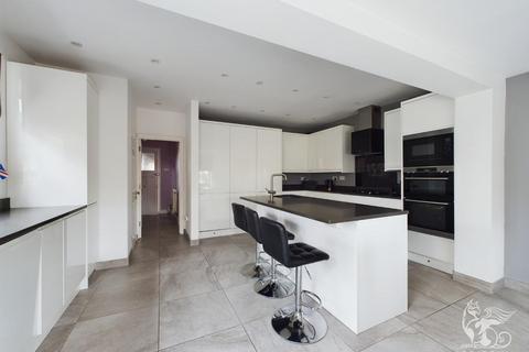 3 bedroom semi-detached house for sale - Toplands Avenue, Aveley