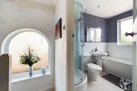 3 bedroom semi-detached house for sale - Blenheim Gardens, Aveley, South Ockendon