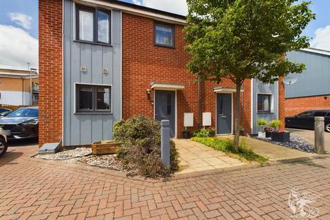 3 bedroom semi-detached house for sale - Anglia Way, South Ockendon