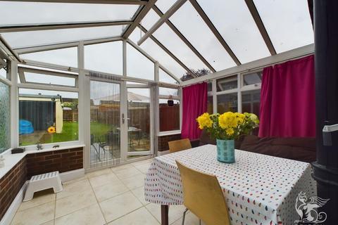 3 bedroom semi-detached house for sale - Fulbrook Lane, South Ockendon