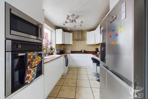 3 bedroom semi-detached house for sale - Fulbrook Lane, South Ockendon
