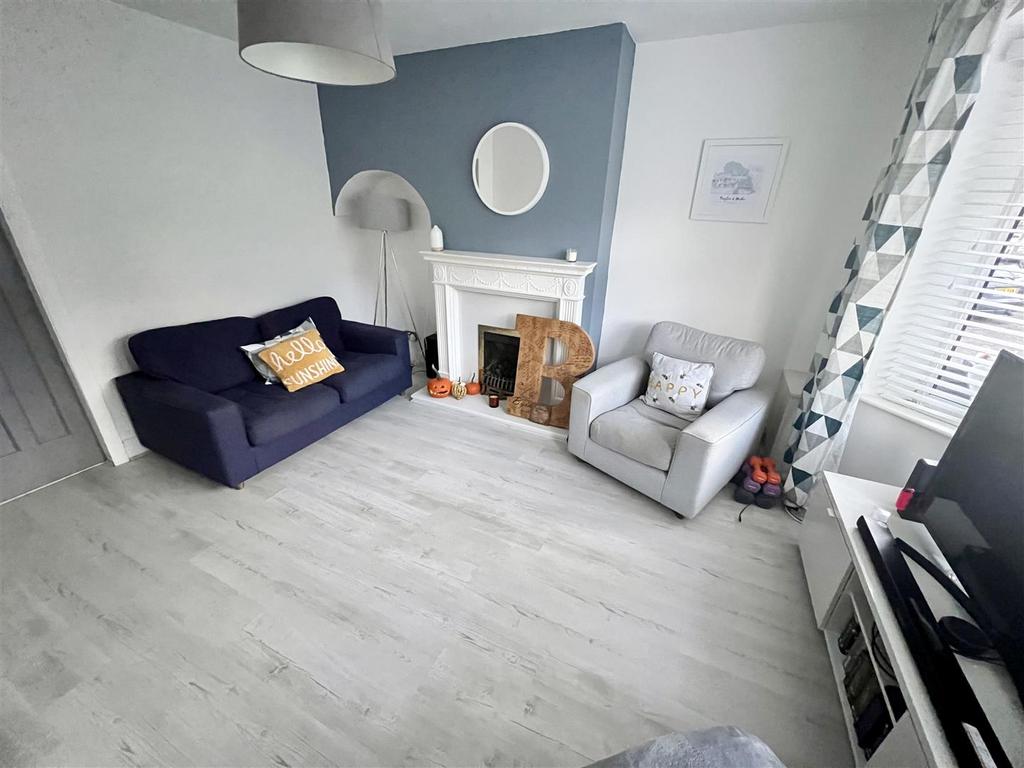 Coombes Lane, Longbridge, Birmingham 3 bed terraced house for sale £