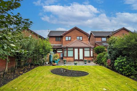 4 bedroom detached house for sale, Holdenbrook Close, Leigh