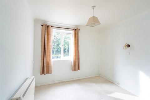 2 bedroom retirement property for sale, Holmesdale Gardens, Hastings