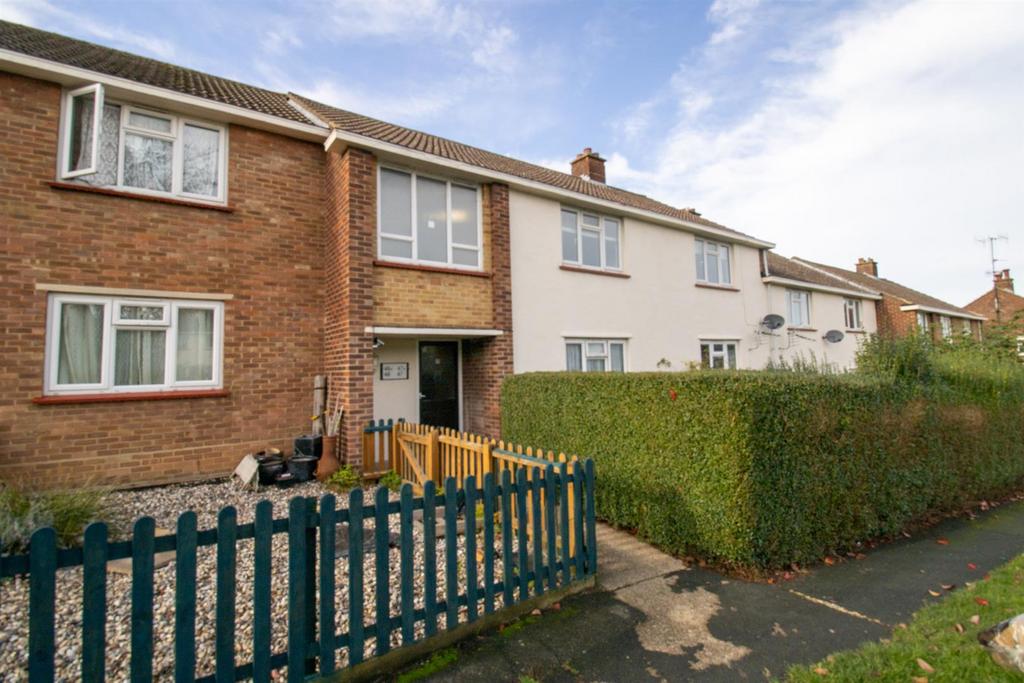 Parker Way, Halstead 2 bed apartment £895 pcm (£207 pw)