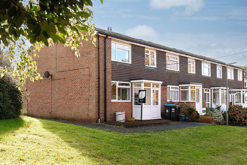 Blacklands Meadow, Nutfield 3 bed end of terrace house for sale £400,000