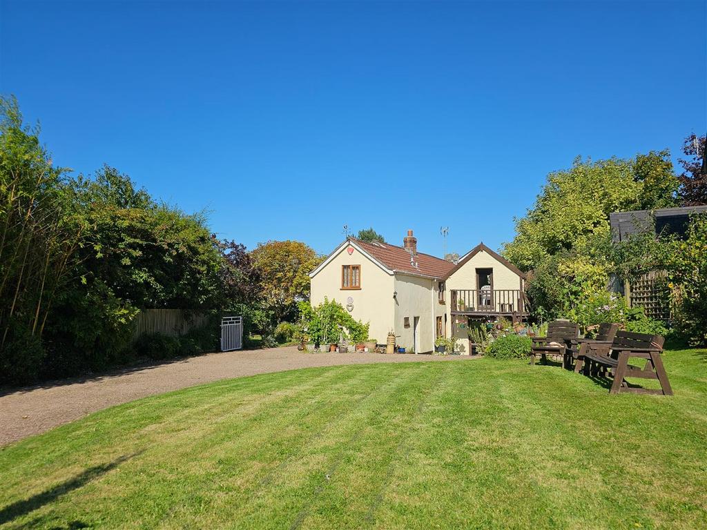 18 Rumsam Road, Barnstaple EX32 3 bed detached house for sale £525,000