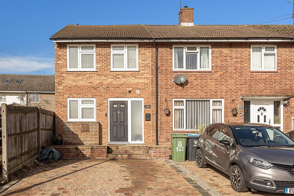 Great Elms Road, Hemel Hempstead 3 bed end of terrace house for sale