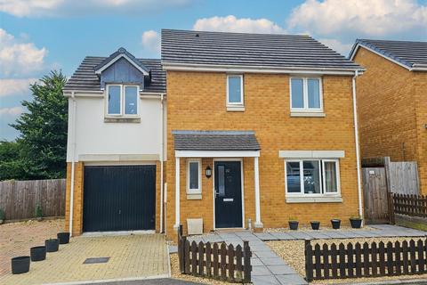 3 bedroom detached house for sale, Sandringham Gardens, Barnstaple EX31