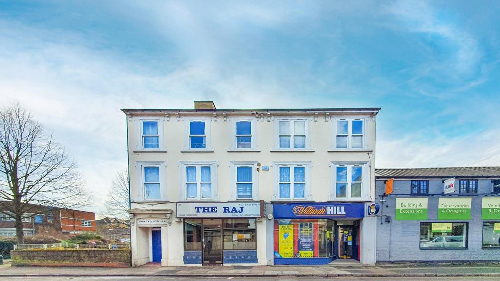 Hampton House, 34 Ware Road, Hertford, Herts 2 bed flat to rent £