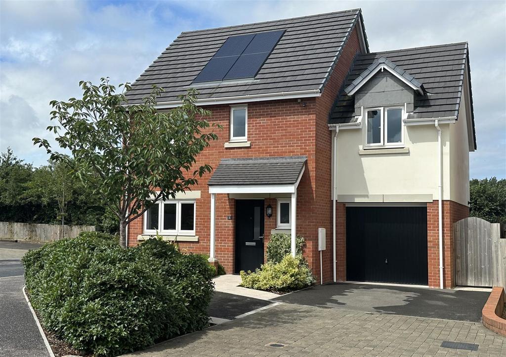 Osborne Gardens, Barnstaple EX31 3 bed detached house for sale £385,000