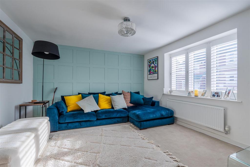 Aesop Drive, Keynsham, Bristol 3 bed detached house for sale £450,000