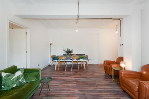 53 Sunlight Square, London, E2 6LD