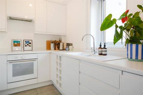 53 Sunlight Square, London, E2 6LD