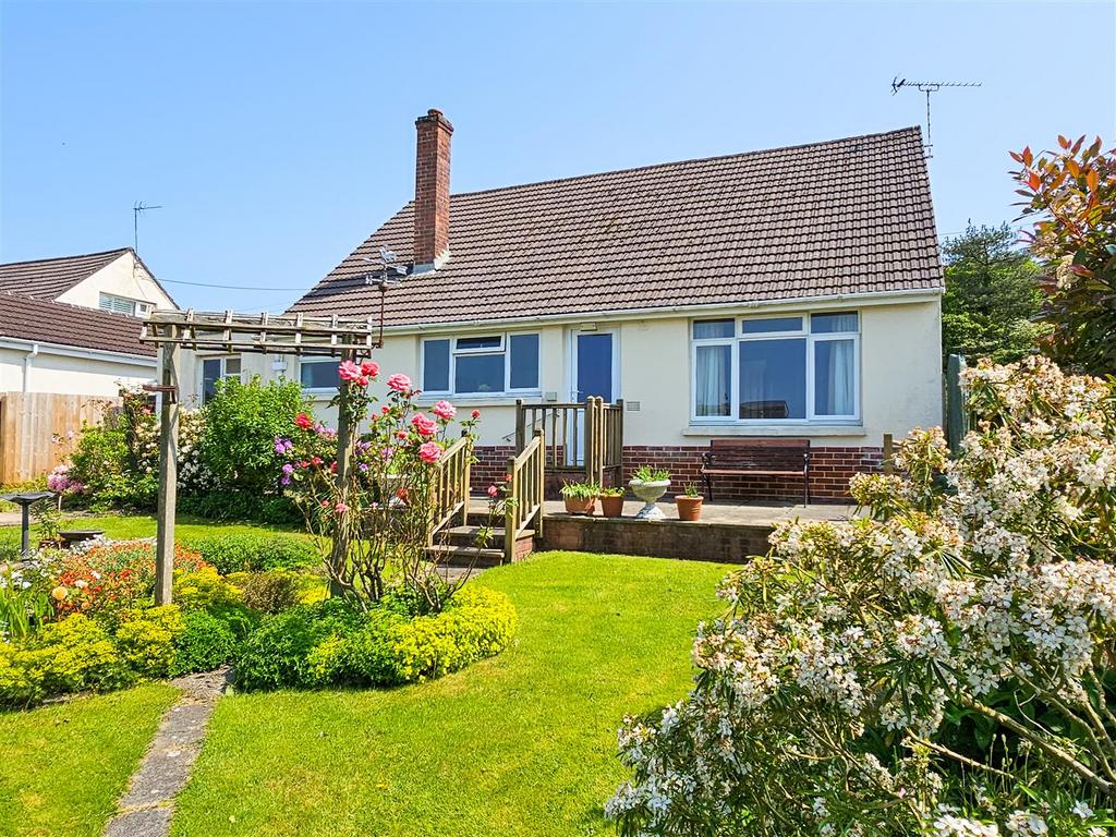 Cherry Grove, Barnstaple EX32 3 bed detached bungalow for sale £435,000