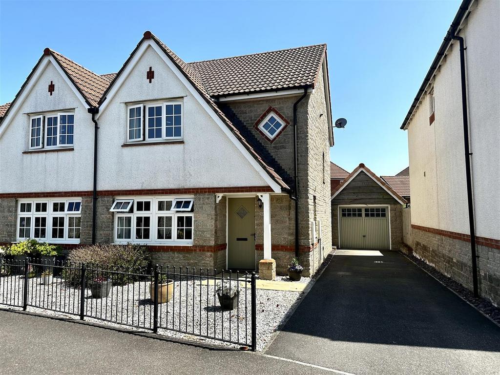 Glenwood Drive, Barnstaple EX31 3 bed semidetached house for sale £