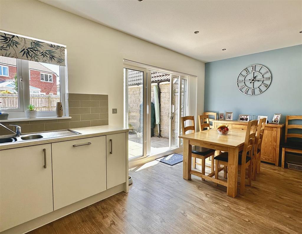 Glenwood Drive, Barnstaple EX31 3 bed semidetached house for sale £
