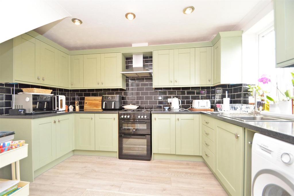 Dutton Green, Harlescott, Shrewsbury 3 bed semidetached house for sale