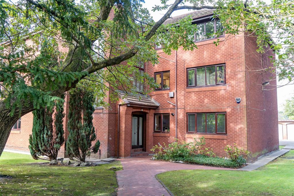 Arundale Court, Wilbraham Road... 2 bed apartment for sale £200,000