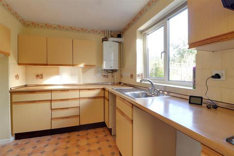 6 Castle Mead, Kings Stanley, Stonehouse, GL10 3LD