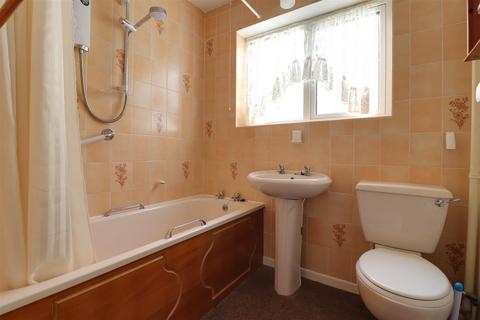 6 Castle Mead, Kings Stanley, Stonehouse, GL10 3LD