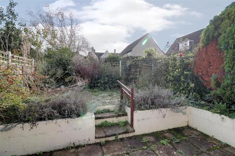 6 Castle Mead, Kings Stanley, Stonehouse, GL10 3LD