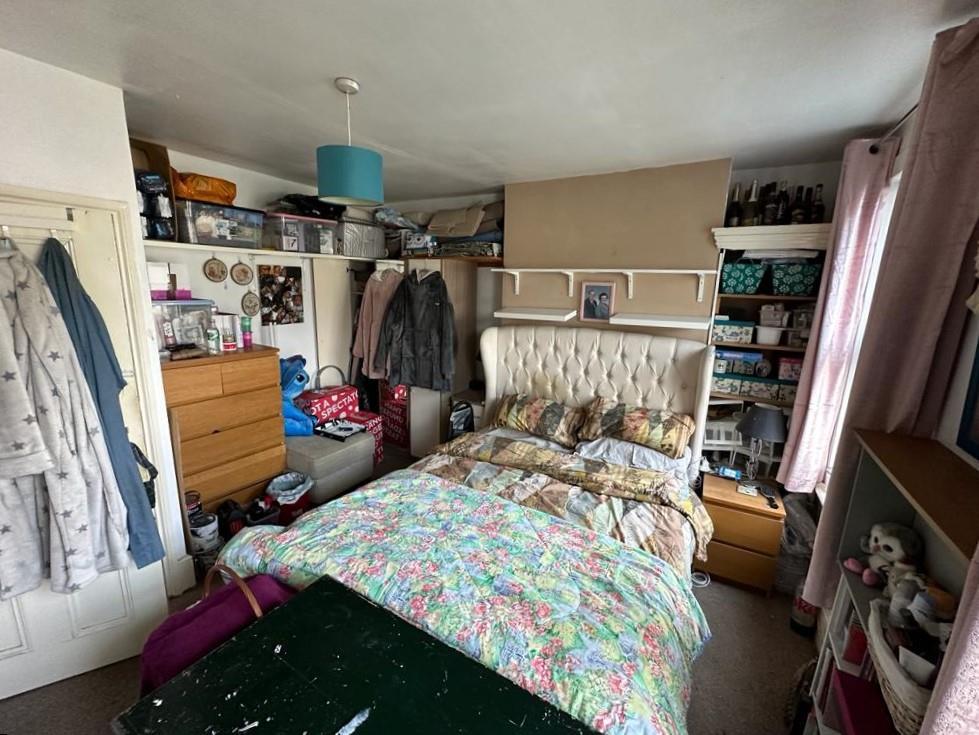 Bed 1.jpg