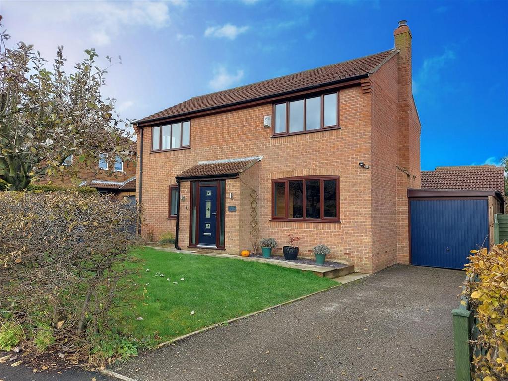 Hovingham Drive, Scarborough 4 bed detached house for sale £385,000