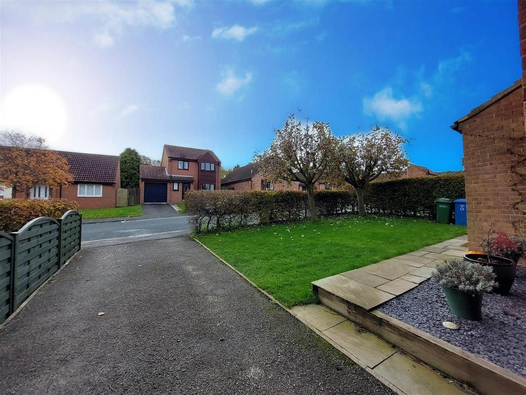 Hovingham Drive, Scarborough 4 bed detached house for sale £385,000