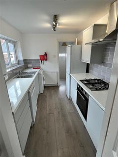 5 bedroom maisonette to rent, Bolingbroke Street, Heaton