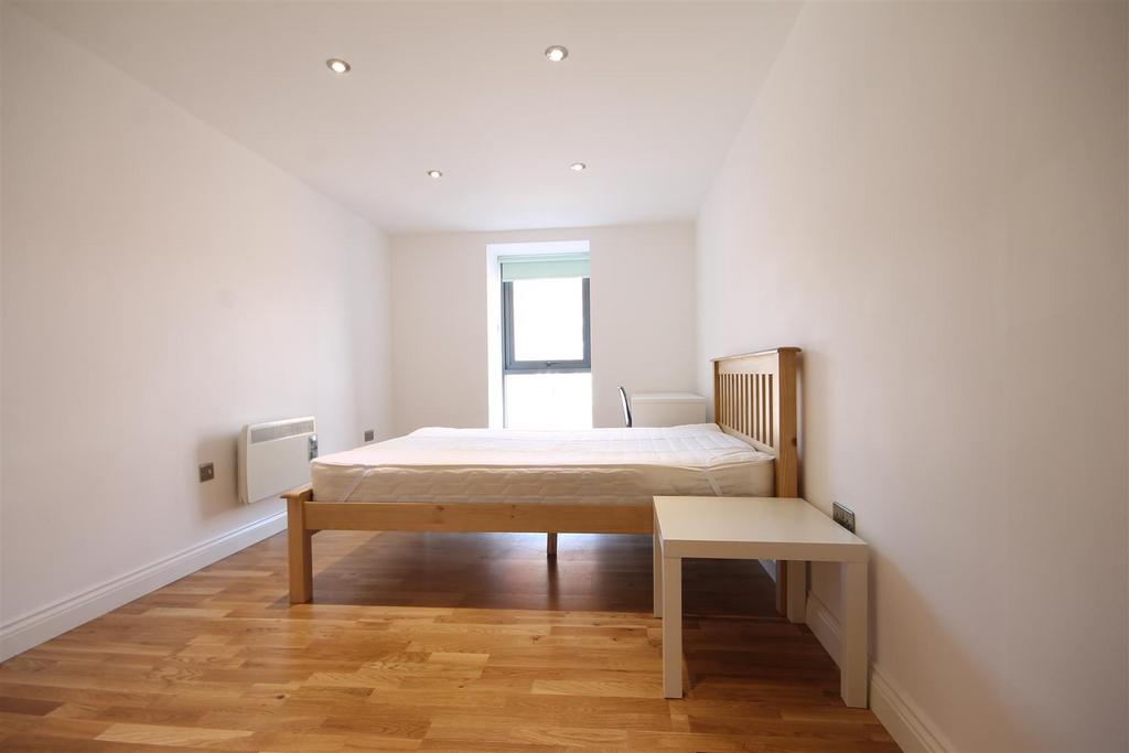 Falconars House, City Centre 2 bed apartment £1,500 pcm (£346 pw)