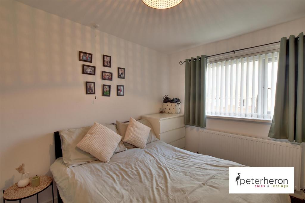 Bedroom 2 (rear)