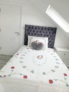 1 bedroom in a house share to rent - Shirley Gardens, Barking IG11