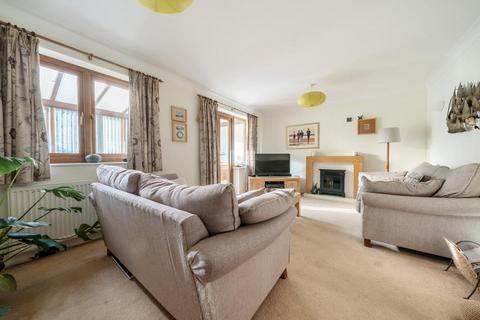 245 Manor Road, Witney, OX28 3UG