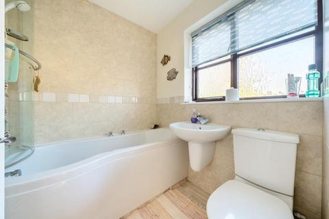 245 Manor Road, Witney, OX28 3UG