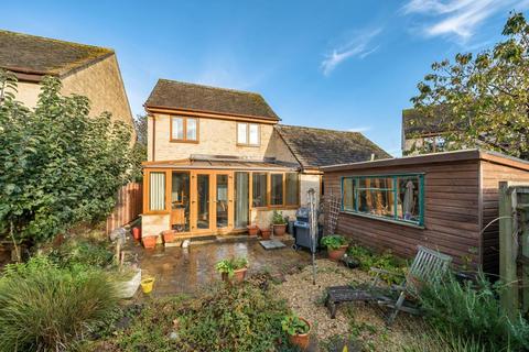 245 Manor Road, Witney, OX28 3UG