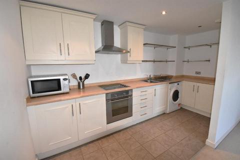 2 bedroom flat to rent, High Street, Hull, HU1