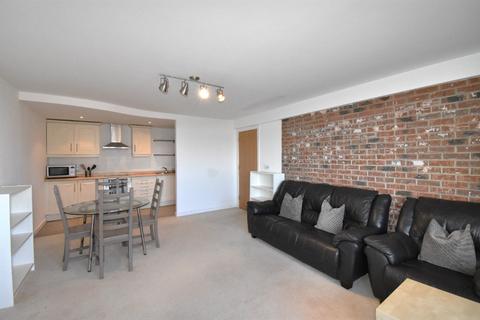 2 bedroom flat to rent, High Street, Hull, HU1