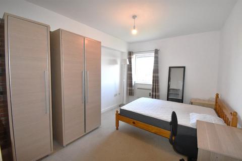 2 bedroom flat to rent, High Street, Hull, HU1