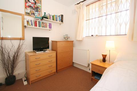 1 bedroom in a flat share to rent, County Street, Elephant & Castle, London, SE1